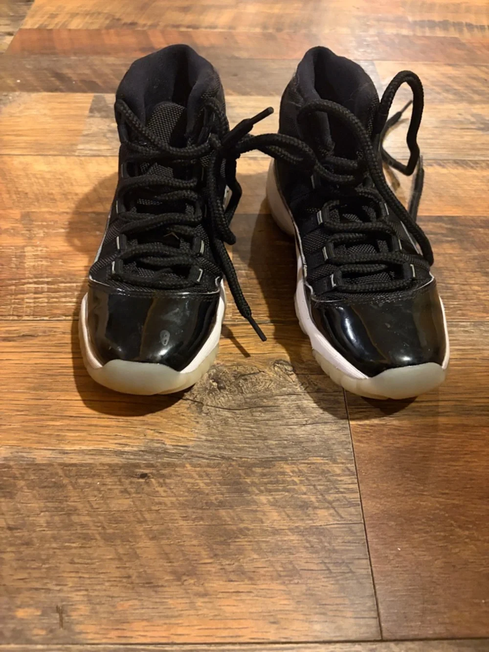 Air Jordan 11 Retro Black/White with Gum Sole Kids Size 4Y - Picture 5 of 8
